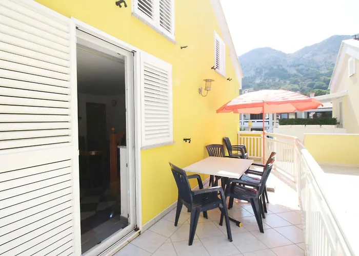 In Mit Eigener Terrasse By Interhome Апартаменты Башка