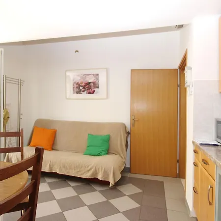 Apartamento In Mit Eigener Terrasse By Interhome *
