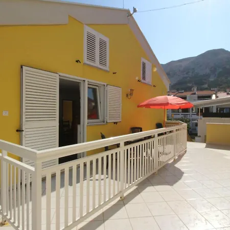 Apartamento In Mit Eigener Terrasse By Interhome
